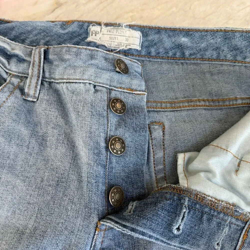 Free People Patched and Relaxed Skinny Camp Jeans raw hem size 30